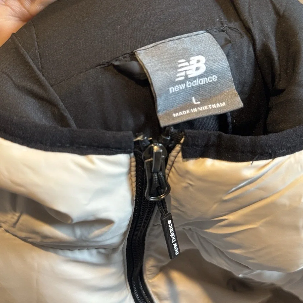 NWT New Balance Tech Puffer Hooded Jacket Ivory Size Large Comfort Fit Full Zip